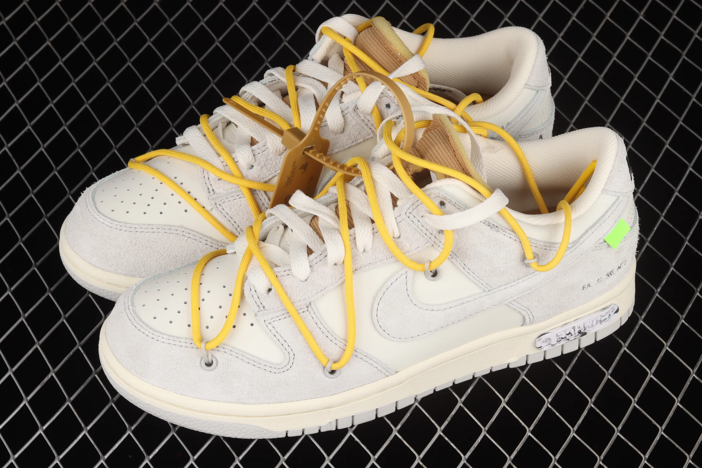 All categories Nk SB Dunk Series Nk SB Dunk Low low-top sneakers J version OF x Nk Dunk Low "12 of 50" OW suede SB smashed backboard fashion casual sneakers DJ0950-109